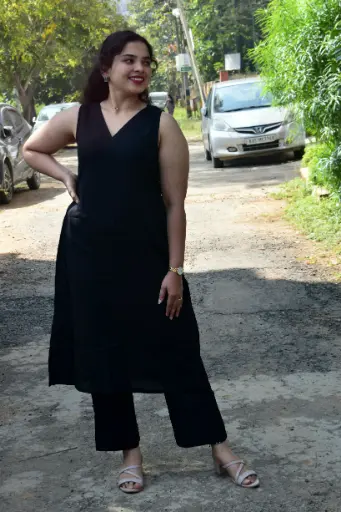 [SC00001] Sleeveless Black Solid Kurta Set